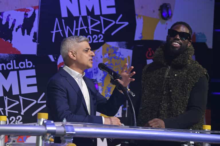 Sadiq Khan takes swipe at Boris Johnson after being booed by angry crowd over tube strikes Sadiq Khan takes swipe at Boris Johnson after being booed by angry crowd over tube strikes