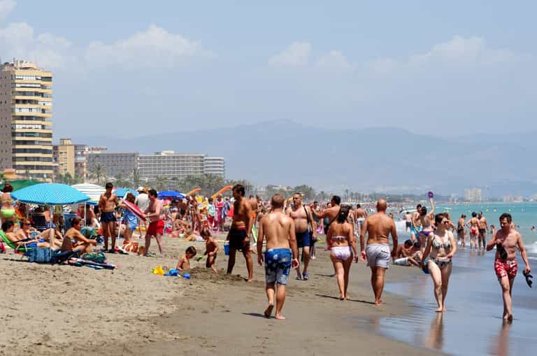 Brits on holiday warned over Spanish ‘bird poo’ scam Brits on holiday warned over Spanish ‘bird poo’ scam