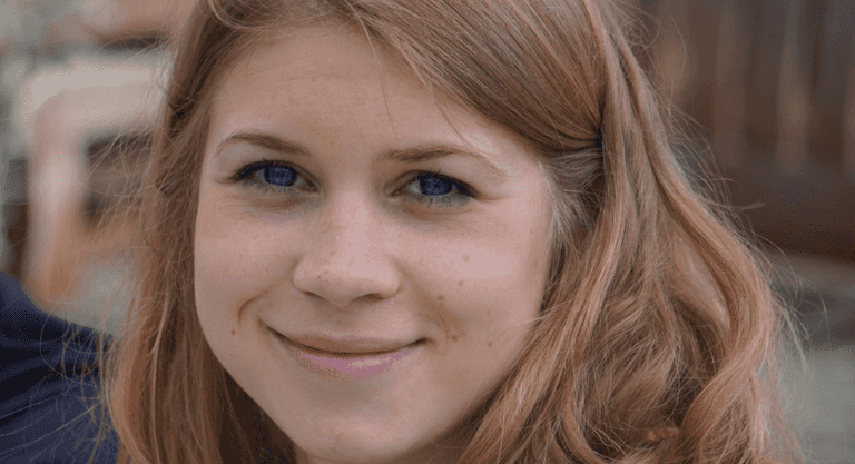 Sarah Everard’s family pay tribute and say they ‘miss her all the time’ one year after brutal murder Sarah Everard’s family pay tribute and say they ‘miss her all the time’ one year after brutal murder
