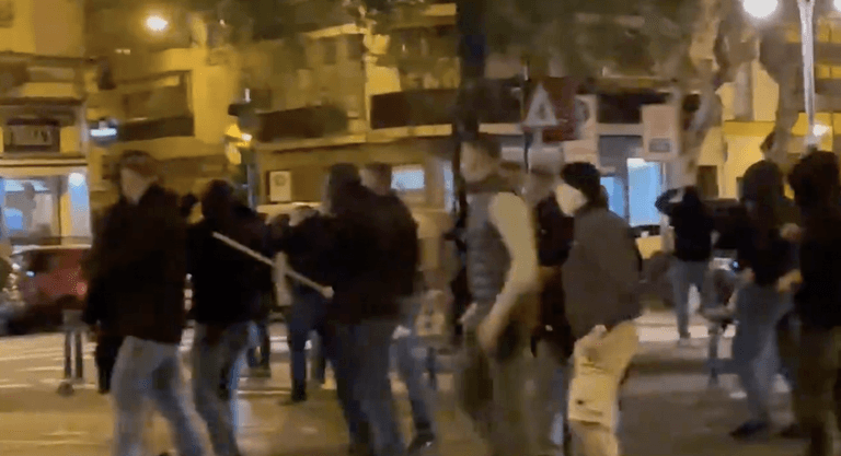 West Ham and Eintracht Frankfurt fans violently clash in Seville West Ham and Eintracht Frankfurt fans violently clash in Seville