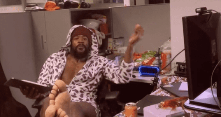 Man moves into office cubicle to save money on rent – and it doesn’t end well Man moves into office cubicle to save money on rent – and it doesn’t end well