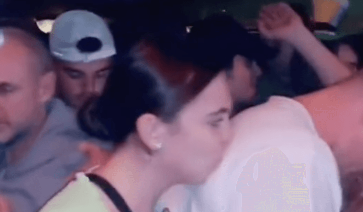 Mystery ‘lipstick bandit’ woman faces backlash for kissing unsuspecting guys in bar for prank Mystery ‘lipstick bandit’ woman faces backlash for kissing unsuspecting guys in bar for prank