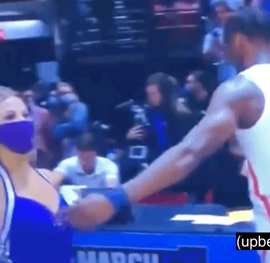 Viral video divides internet after basketball player appears to touch cheerleader’s chest Viral video divides internet after basketball player appears to touch cheerleader’s chest
