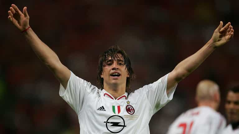 Hernan Crespo made himself sit behind photographers after Liverpool won in Istanbul Hernan Crespo made himself sit behind photographers after Liverpool won in Istanbul