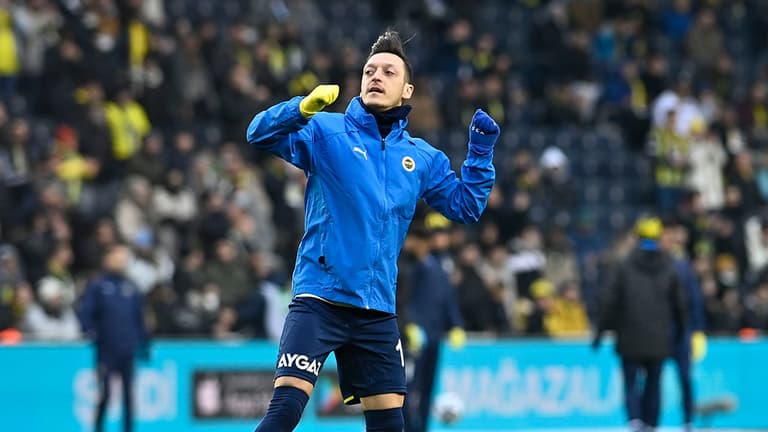 Mesut Ozil issues cryptic response after being suspended from Fenerbahce squad Mesut Ozil issues cryptic response after being suspended from Fenerbahce squad
