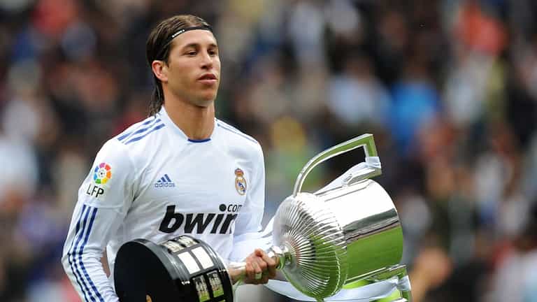 When Sergio Ramos dropped the Copa del Rey from the top of a bus When Sergio Ramos dropped the Copa del Rey from the top of a bus