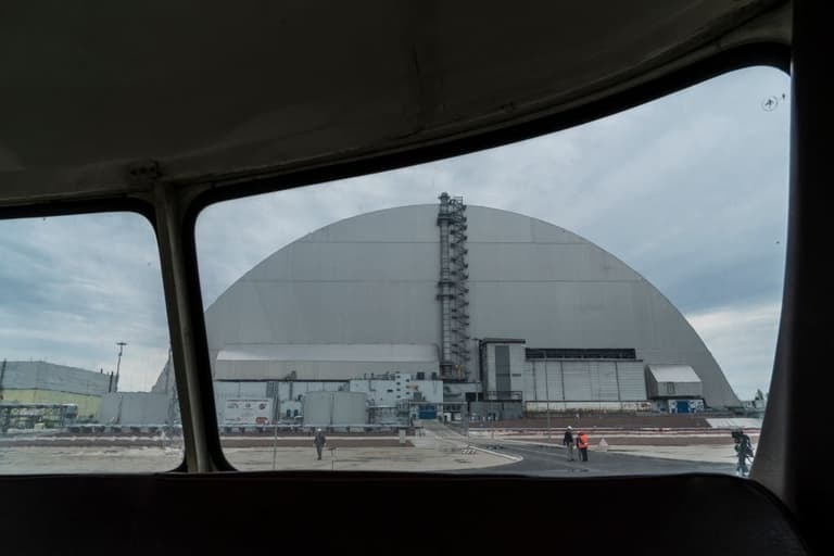 Dozens of Russian troops ‘fall ill with radiation poisoning at Chernobyl’ Dozens of Russian troops ‘fall ill with radiation poisoning at Chernobyl’