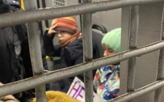 Primary school kids behind bars in Putin’s Russia for ‘waving anti-war signs’ Primary school kids behind bars in Putin’s Russia for ‘waving anti-war signs’