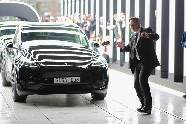 Elon Musk’s dramatic week continues as he sells almost $4bn worth of Tesla shares Elon Musk’s dramatic week continues as he sells almost $4bn worth of Tesla shares