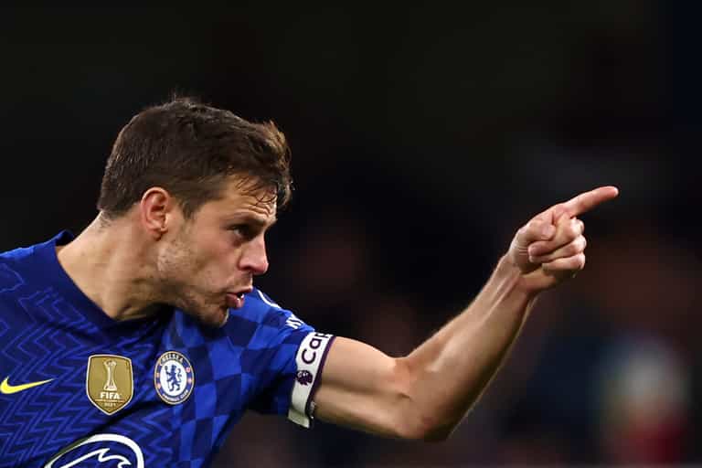 Cesar Azpilicueta confronts Chelsea fan after Arsenal defeat Cesar Azpilicueta confronts Chelsea fan after Arsenal defeat