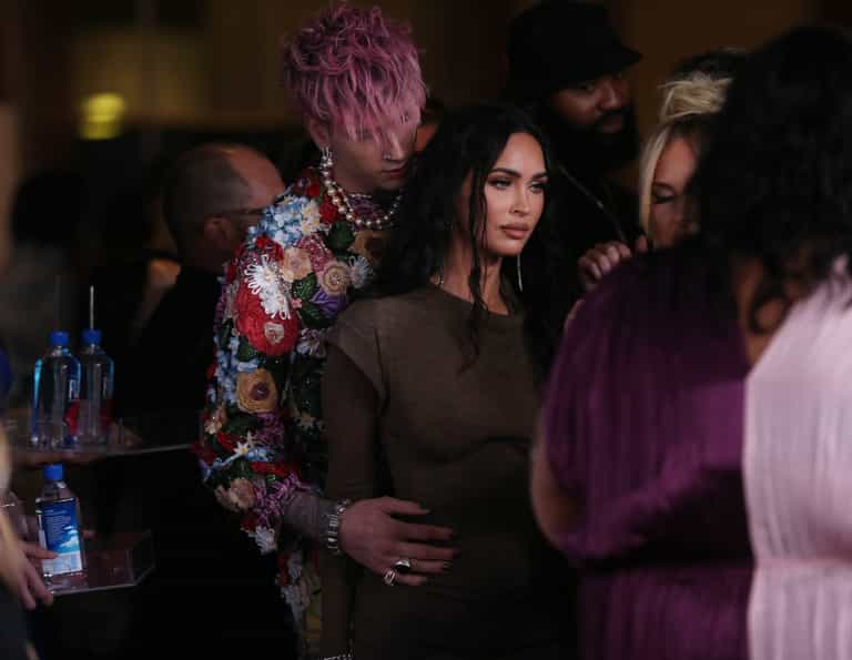 Megan Fox awkwardly dodges MGK in tense red carpet moment Megan Fox awkwardly dodges MGK in tense red carpet moment
