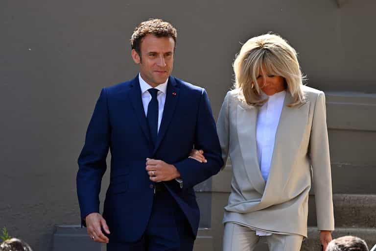 Man screams ‘we must kill Macron’ before stabbing priest & nun during French election Man screams ‘we must kill Macron’ before stabbing priest & nun during French election
