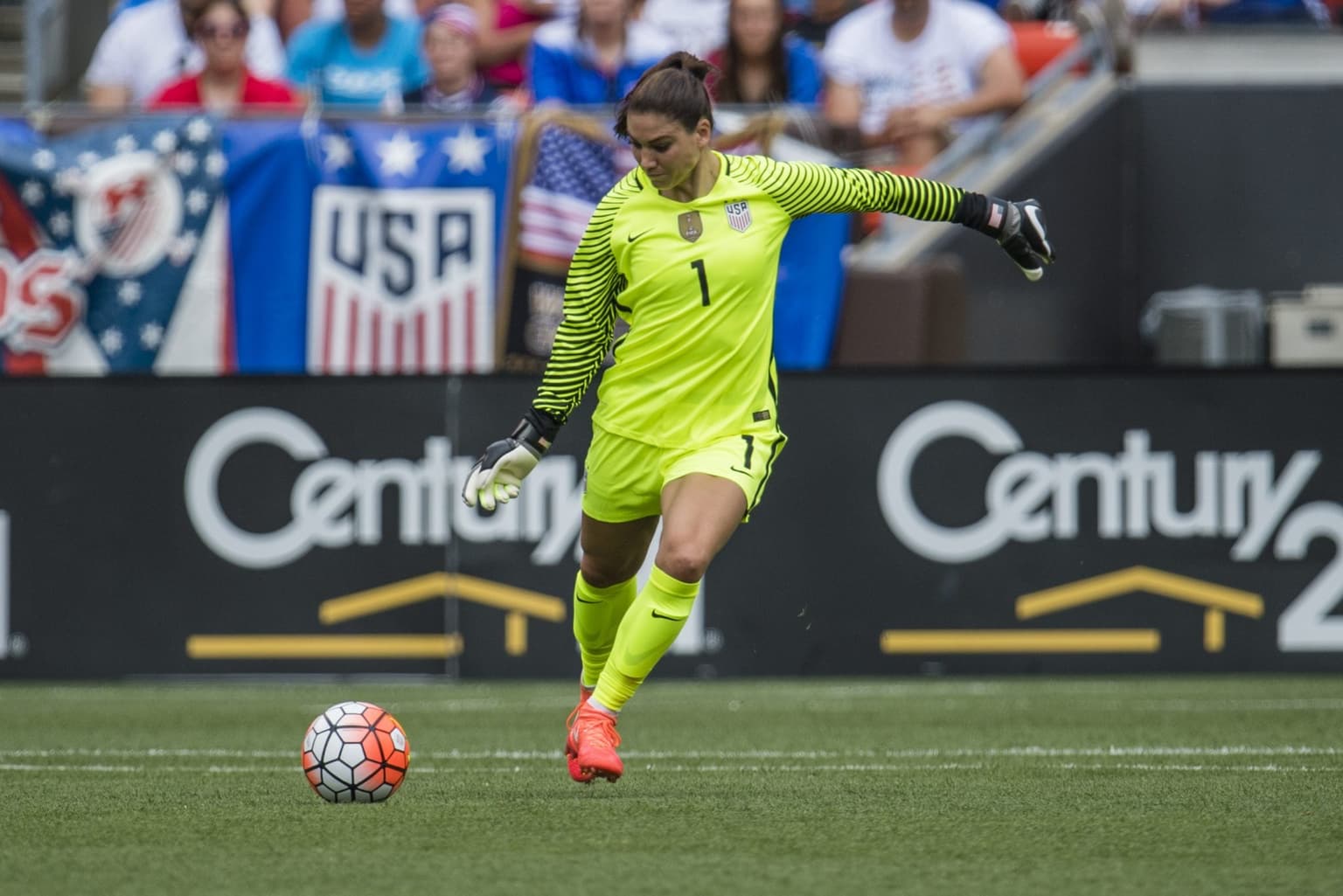 Ex-US goalkeeper Hope Solo charged by police for driving offence