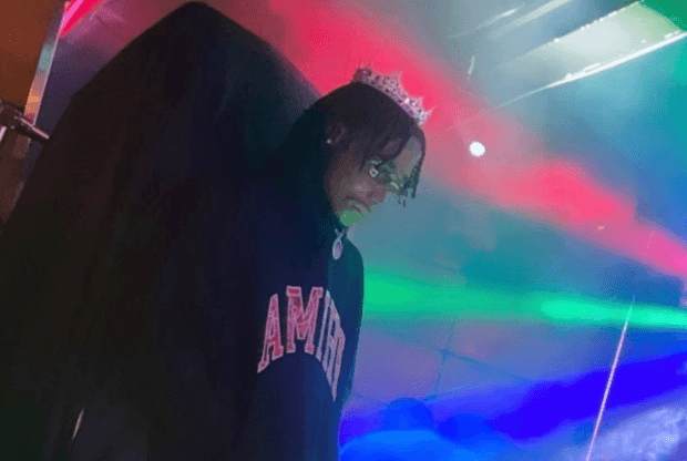 Bizarre moment rapper’s ’embalmed body’ propped up in nightclub as mourners rave at his funeral Bizarre moment rapper’s ’embalmed body’ propped up in nightclub as mourners rave at his funeral