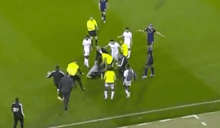 Fan tries to attack players during Vitoria vs Porto game Fan tries to attack players during Vitoria vs Porto game