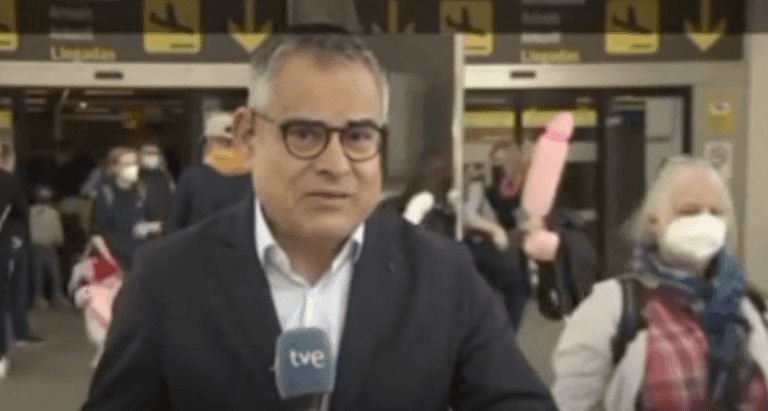 Reporter oblivious as giant inflatable penis gatecrashes live show Reporter oblivious as giant inflatable penis gatecrashes live show
