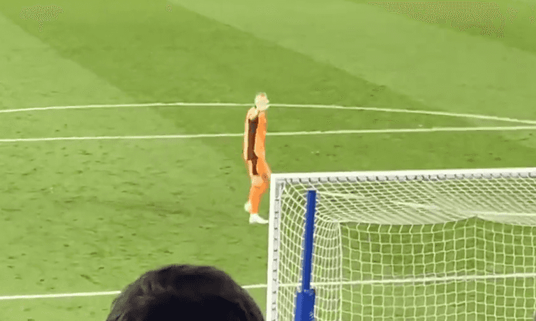 Aaron Ramsdale rattles Chelsea fans and it’s a joy to behold Aaron Ramsdale rattles Chelsea fans and it’s a joy to behold