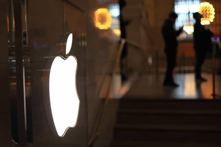Apple forced to pay a man more than $1,000 for not including a full charger with his new iPhone Apple forced to pay a man more than $1,000 for not including a full charger with his new iPhone