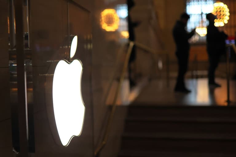 Apple forced to pay a man more than $1,000 for not including a full charger with his new iPhone Apple forced to pay a man more than $1,000 for not including a full charger with his new iPhone
