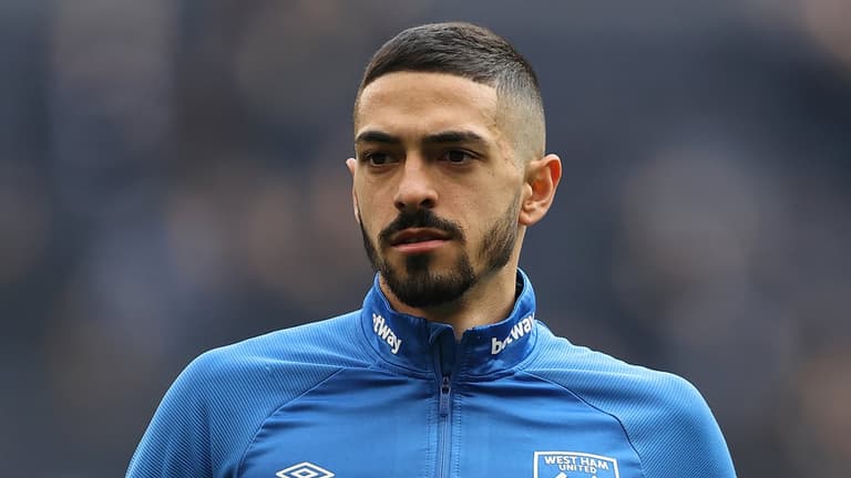 Manuel Lanzini uninjured in car crash near West Ham training ground Manuel Lanzini uninjured in car crash near West Ham training ground