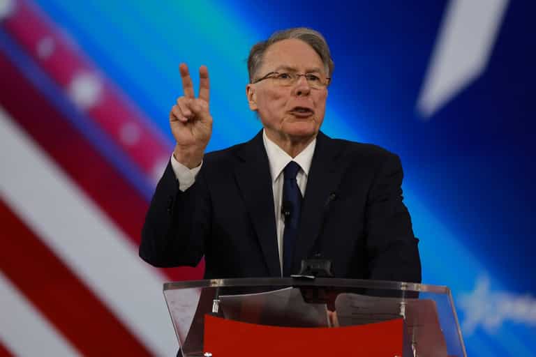 Comedian crashes NRA event and goes viral with sarcastic ‘thoughts and prayers’ routine Comedian crashes NRA event and goes viral with sarcastic ‘thoughts and prayers’ routine