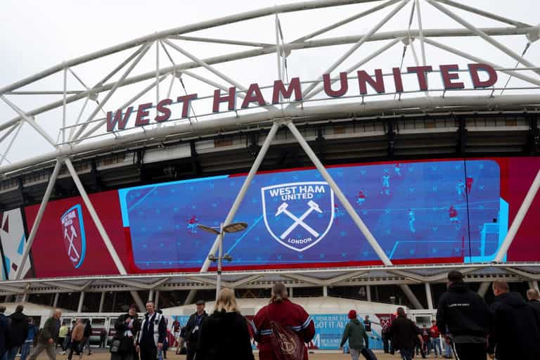 West Ham fan taken to hospital following Eintracht ultras attack in Frankfurt pub West Ham fan taken to hospital following Eintracht ultras attack in Frankfurt pub