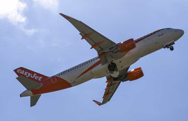 EasyJet cancels 200 flights due to IT issues EasyJet cancels 200 flights due to IT issues