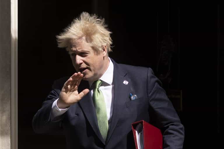 Boris Johnson tells hungry Brits “to wait a little bit longer” for government help Boris Johnson tells hungry Brits “to wait a little bit longer” for government help