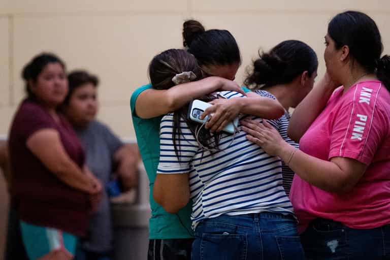 Texas shooting: Gunman posted warnings on Facebook just minutes before shooting Texas shooting: Gunman posted warnings on Facebook just minutes before shooting