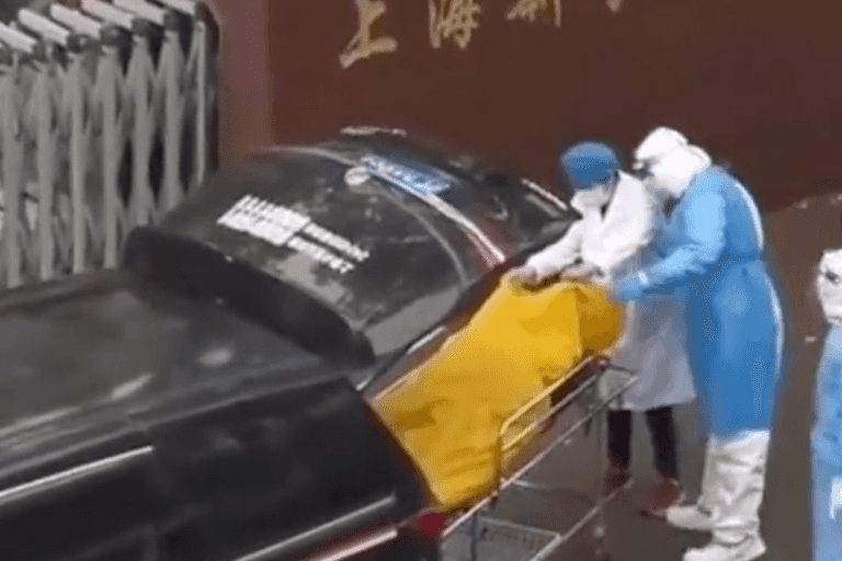 Horror as elderly man pulled from body bag alive moments before he was due to be cremated in China Horror as elderly man pulled from body bag alive moments before he was due to be cremated in China