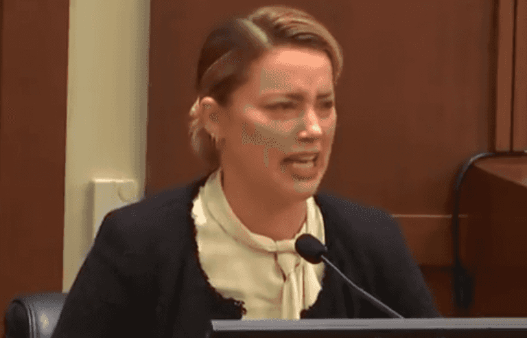 Johnny Depp ‘kicked, slapped and called Amber Heard a s**t on private plane – then passed out in the bathroom Johnny Depp ‘kicked, slapped and called Amber Heard a s**t on private plane – then passed out in the bathroom