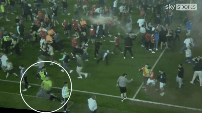 Man arrested after Sheffield United’s Billy Sharp attacked by Nottingham Forest fan Man arrested after Sheffield United’s Billy Sharp attacked by Nottingham Forest fan