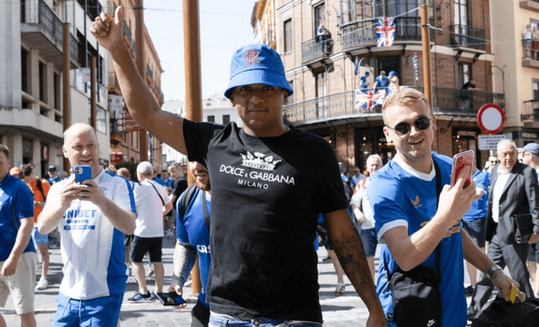 Alfredo Morelos spotted rallying Rangers fans ahead of Europa League final Alfredo Morelos spotted rallying Rangers fans ahead of Europa League final