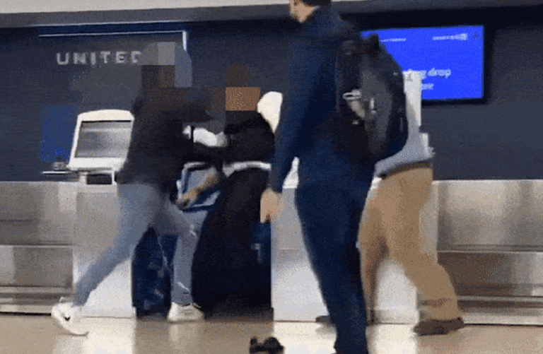Video shows United Airlines employee hit customer before being battered to the ground Video shows United Airlines employee hit customer before being battered to the ground