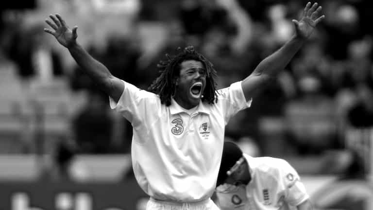 Former Australia cricketer Andrew Symonds dies after car crash, aged 46 Former Australia cricketer Andrew Symonds dies after car crash, aged 46