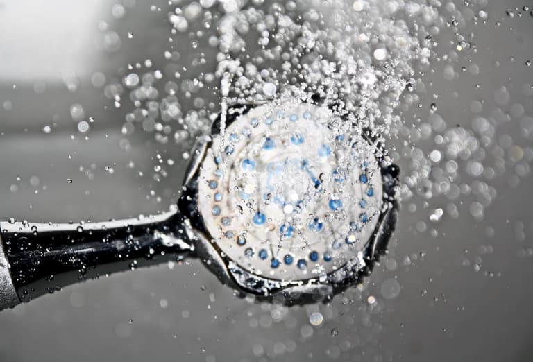 Doctor explains why you should never pee in the shower Doctor explains why you should never pee in the shower
