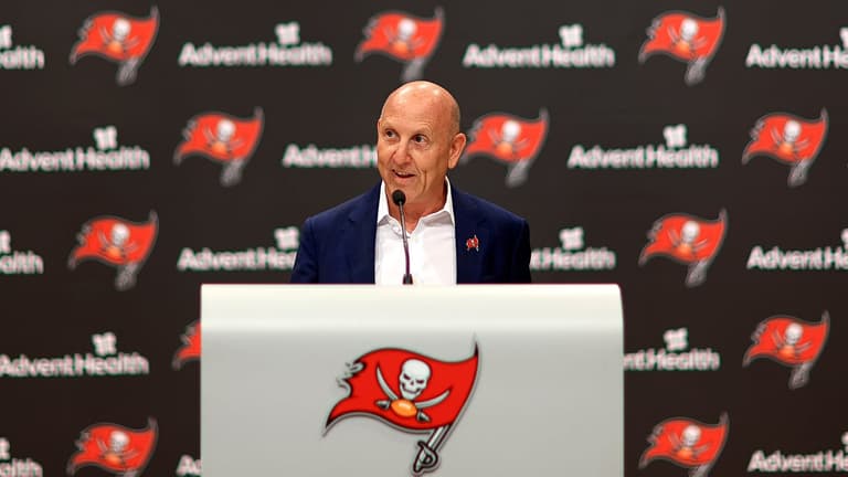 Man United fans target Tampa Bay Bucs’ social accounts in Glazer protest Man United fans target Tampa Bay Bucs’ social accounts in Glazer protest