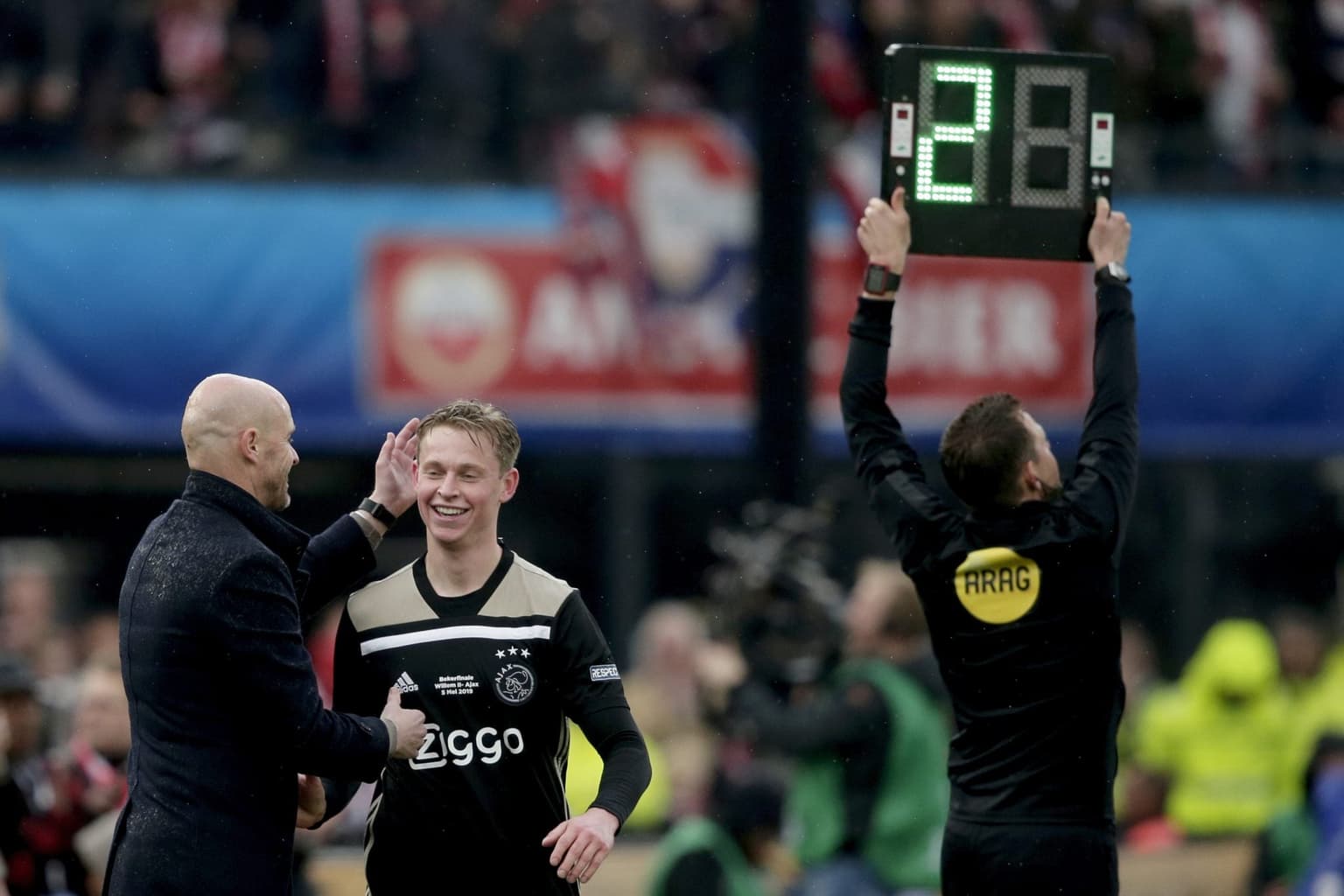 Erik ten Hag ‘convinces’ Frenkie de Jong his future lies at Man United