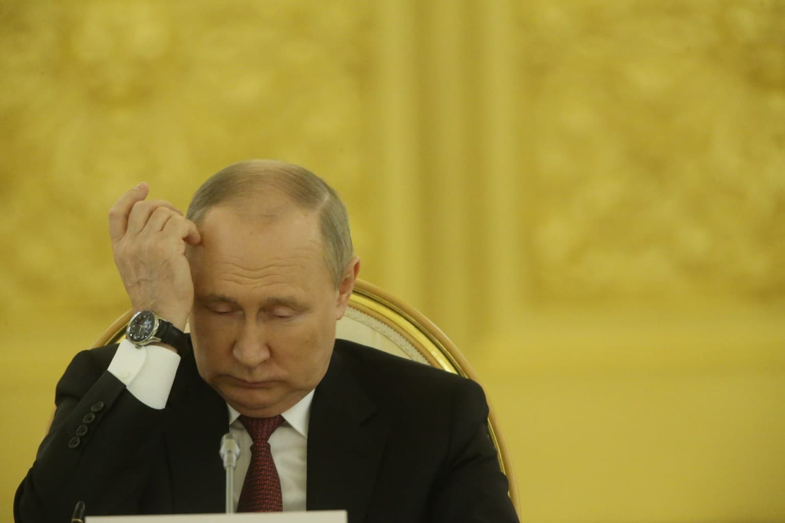 Vladimir Putin given ‘urgent medical help after being struck down by mystery illness’, reports claim
