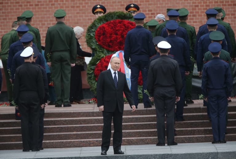 Vladimir Putin is gravely ill and will be ‘dead within two years’, spy chief claims Vladimir Putin is gravely ill and will be ‘dead within two years’, spy chief claims