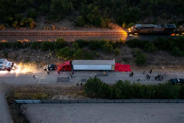 Texas lorry deaths: At least 46 people found dead in San Antonio truck Texas lorry deaths: At least 46 people found dead in San Antonio truck
