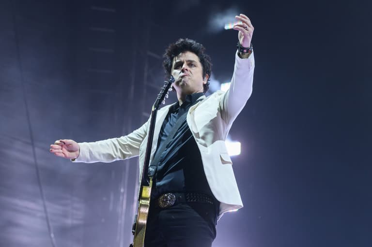 Green Day frontman ‘renouncing US citizenship’ over Roe v Wade ruling Green Day frontman ‘renouncing US citizenship’ over Roe v Wade ruling