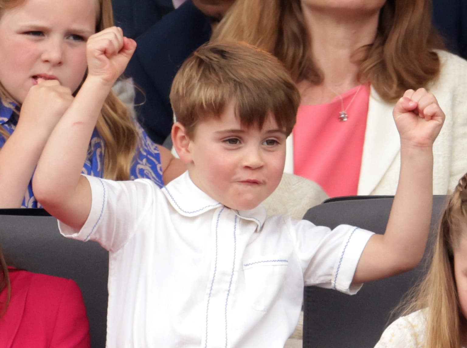 People are rushing to defend Prince Louis’ behaviour after Kate Middleton struggles at Jubilee