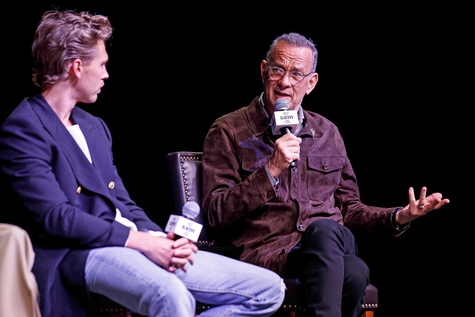 Fears over Tom Hanks’ health as he struggles to control shaking hand on stage
