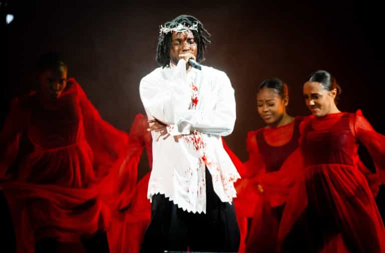 Glastonbury: Kendrick Lamar closes festival with blood-soaked plea for women’s rights Glastonbury: Kendrick Lamar closes festival with blood-soaked plea for women’s rights