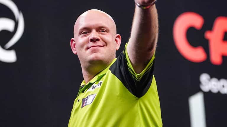 Michael van Gerwen trolls Manchester United with Champions League jibe Michael van Gerwen trolls Manchester United with Champions League jibe