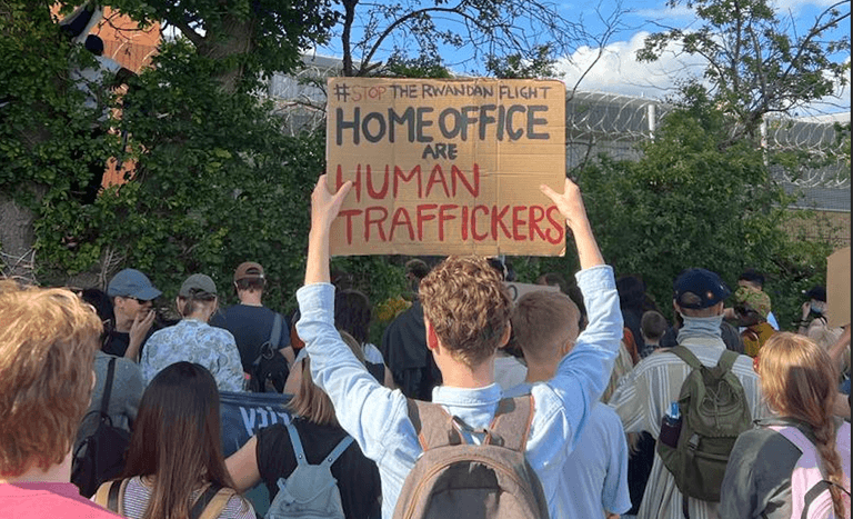 “Help us,” asylum seekers in Gatwick detention centre tell protestors “Help us,” asylum seekers in Gatwick detention centre tell protestors