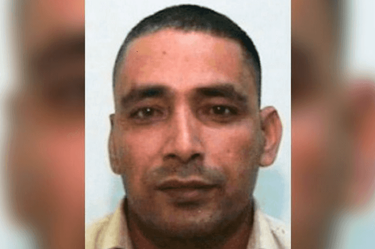 Rochdale sex grooming gang member begs judge not to deport him as his ‘son needs role model’ Rochdale sex grooming gang member begs judge not to deport him as his ‘son needs role model’