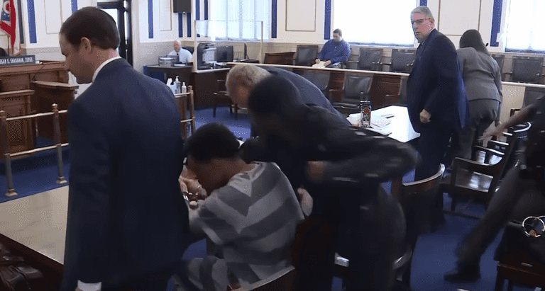 Dramatic video shows the moment dad attacks 3-year-old son’s suspected murderer in court Dramatic video shows the moment dad attacks 3-year-old son’s suspected murderer in court