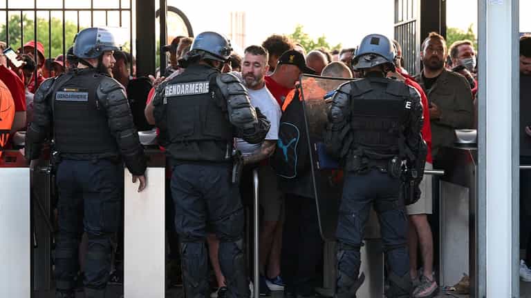 CCTV footage of violent scenes outside Stade de France ‘destroyed’ CCTV footage of violent scenes outside Stade de France ‘destroyed’
